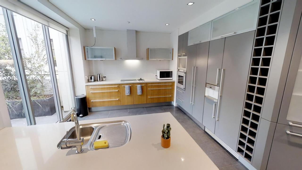 Myhoyoho Penthouse Clarence St Apartment Sydney